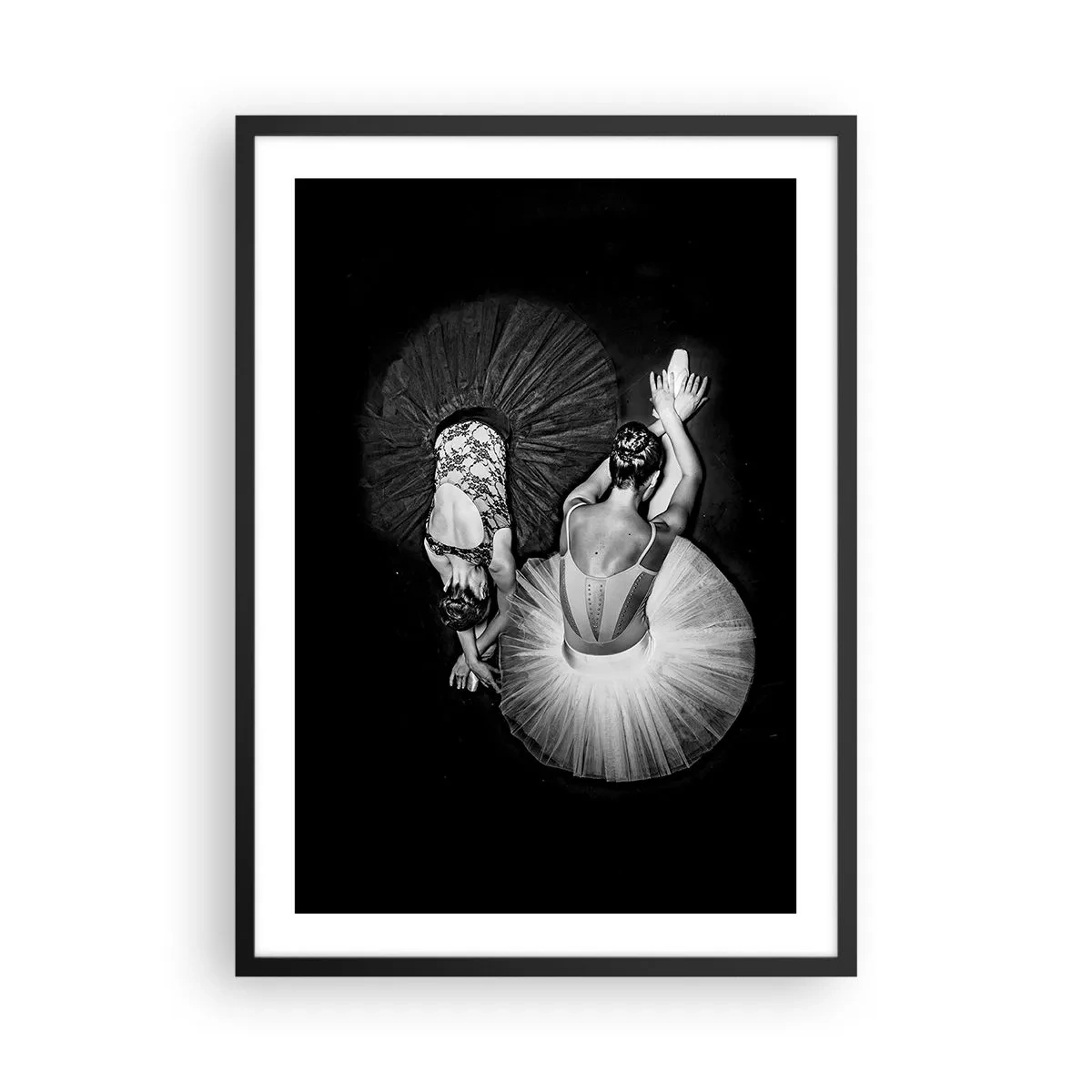 Poster în ramă neagră - Balerine într-o fotografie alb-negru văzută de sus - 50x70cm - Yin și yang - echilibrul perfect - Decorațiune modernă pentru perete pentru living și dormitor ARTTOR