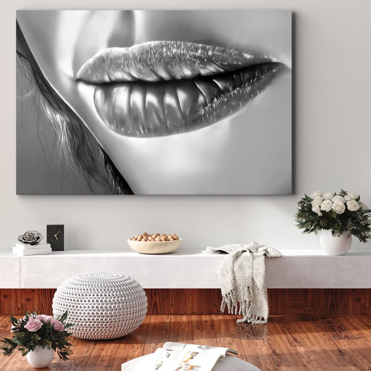 Tablou pe pânză Canvas - Prim-plan alb-negru al buzelor unei femei, cu efect lucios și detalii. - 70x50cm - Știu la ce te gândești... - Decorațiune modernă pentru perete pentru living și dormitor ARTTOR
