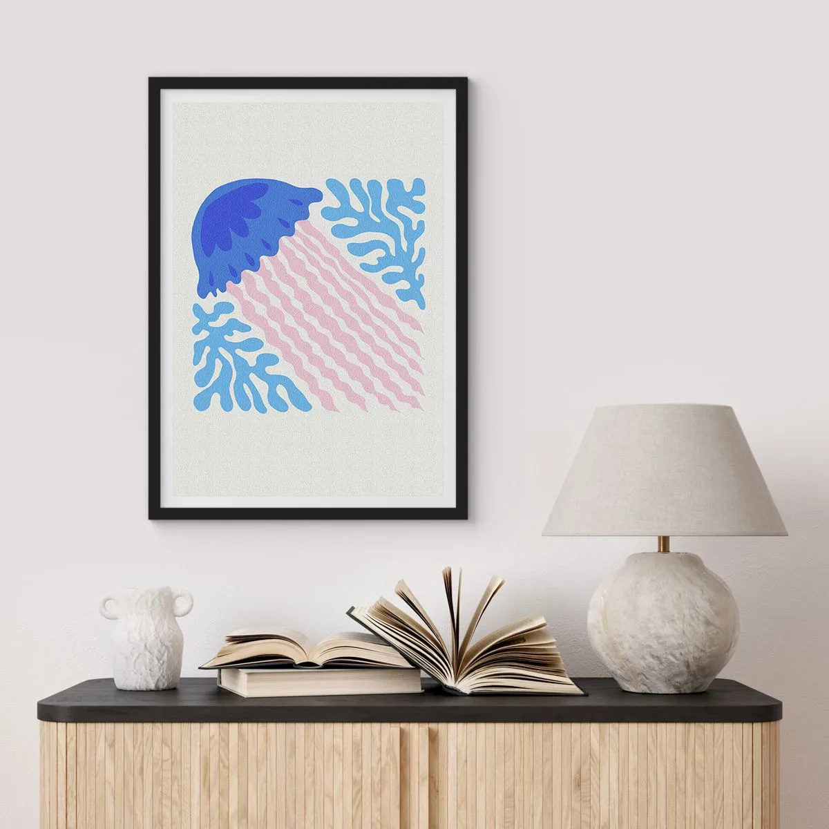 Poster în ramă neagră - Meduze stilizate înconjurate de vegetație subacvatică - 50x70cm - Ca și cum ar fi din altă lume - Decorațiune modernă pentru perete pentru living și dormitor ARTTOR