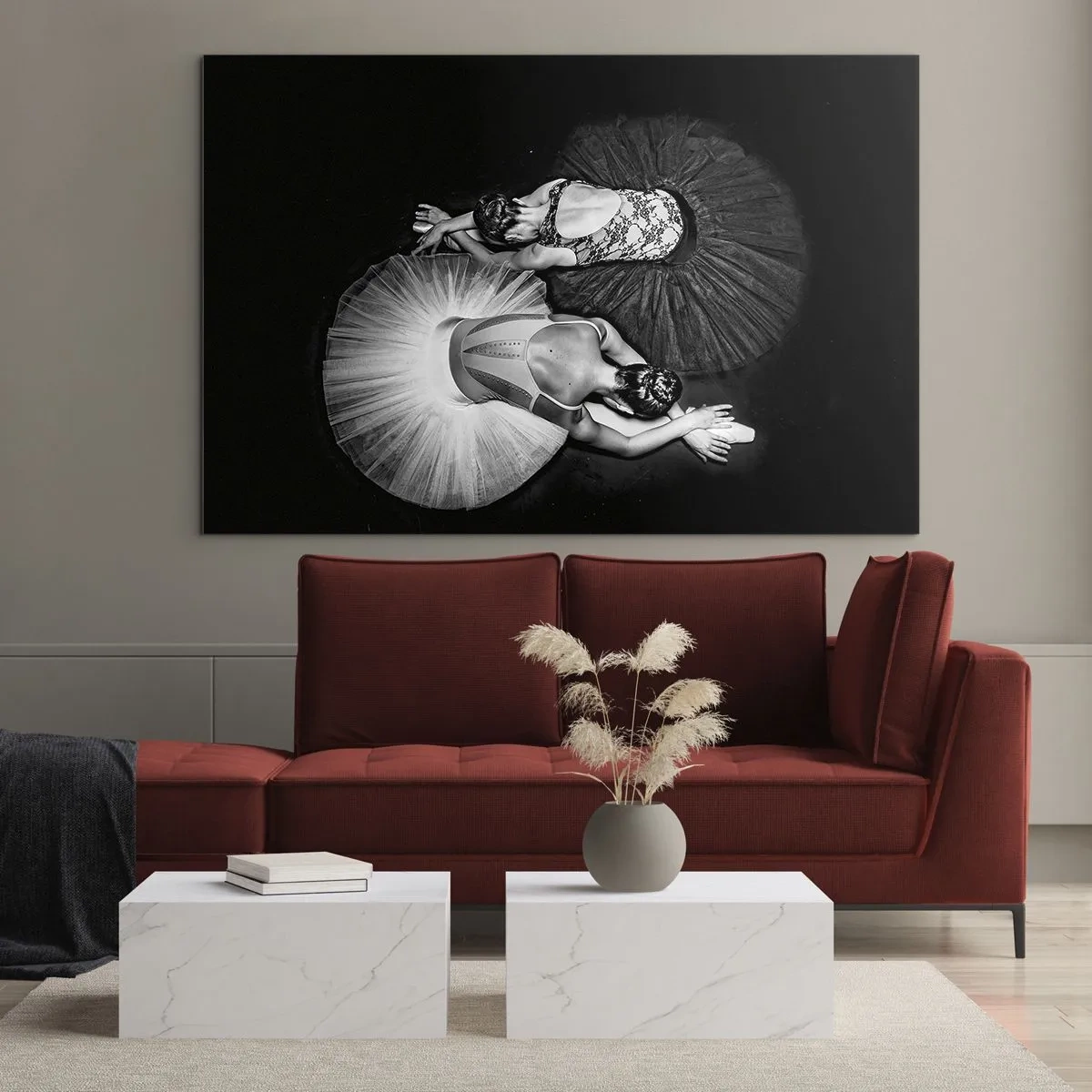 Tablou pe sticlă - Două balerine într-o poză de odihnă purtând tutu-uri alb-negru - 70x50cm - Yin și yang - echilibrul perfect - Decorațiune modernă pentru perete pentru living și dormitor ARTTOR