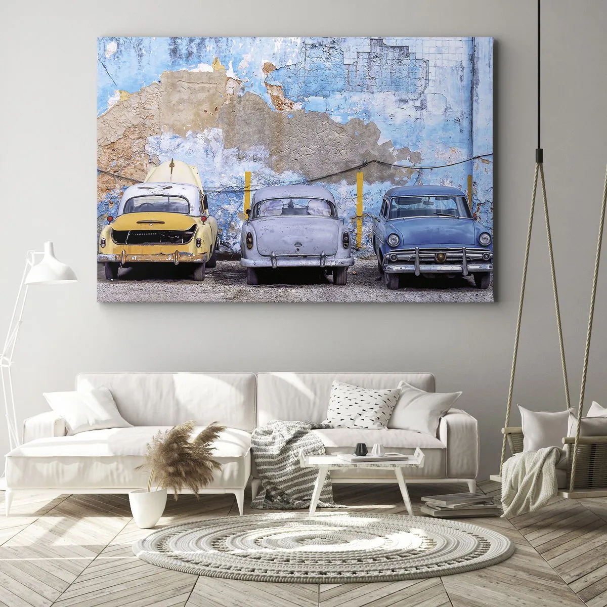 Tablou pe pânză Canvas - Mașini vechi pe fundalul unui zid distrus - 70x50cm - Întâlnirea veteranilor - Decorațiune modernă pentru perete pentru living și dormitor ARTTOR