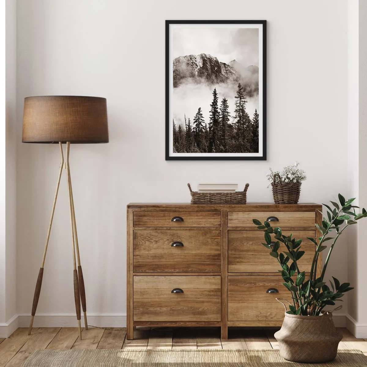 Poster în ramă neagră - Peisaj montan cu copaci și ceață - 50x70cm - Stăpânul de granit - Decorațiune modernă pentru perete pentru living și dormitor ARTTOR