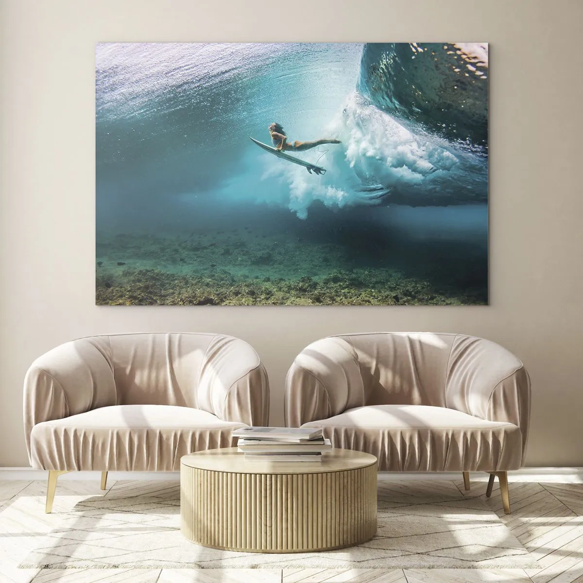 Tablou pe sticlă - Surfer sub apă printre valuri cu o placă de surf - 70x50cm - Lumea subacvatică - Decorațiune modernă pentru perete pentru living și dormitor ARTTOR