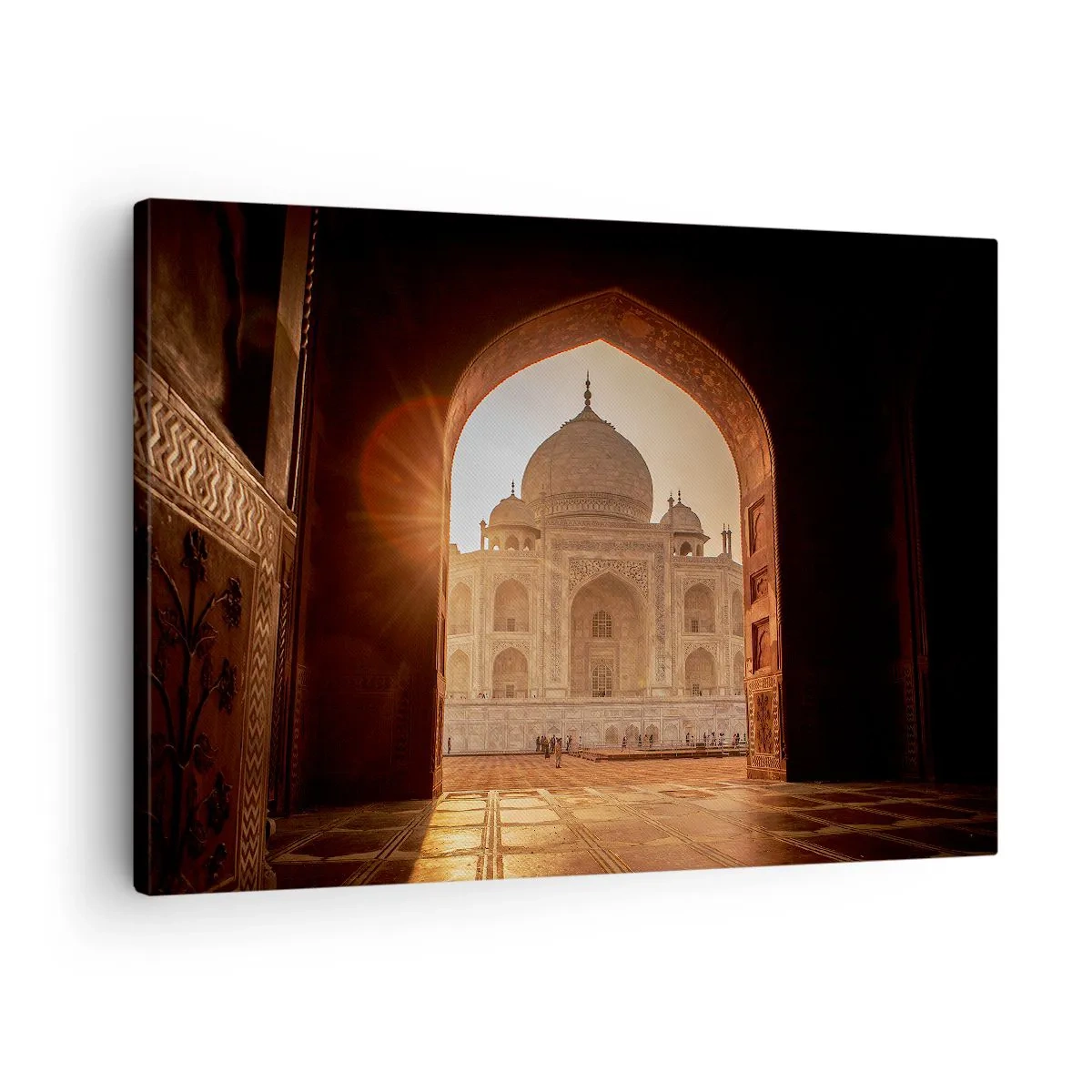 Tablou pe pânză Canvas - Taj Mahal în lumina soarelui văzut de pe arcul porții - 70x50cm - Un monument al iubirii nepământene - Decorațiune modernă pentru perete pentru living și dormitor ARTTOR