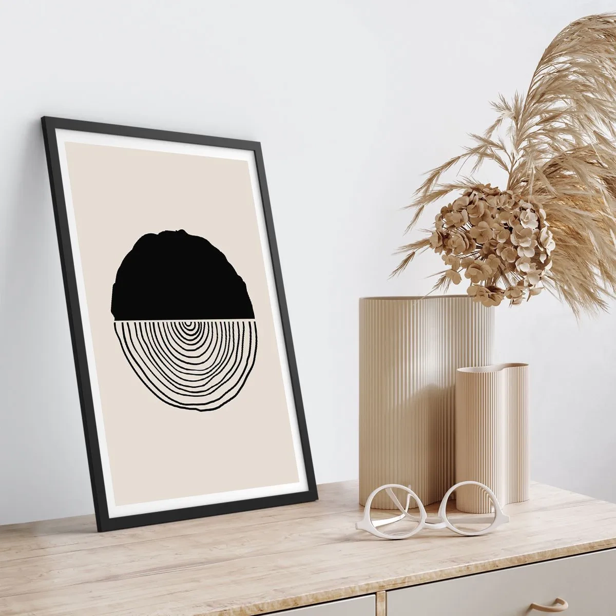 Poster în ramă neagră - O grafică minimalistă care înfățișează o secțiune transversală de lemn - 50x70cm - Jumi-juma - Decorațiune modernă pentru perete pentru living și dormitor ARTTOR