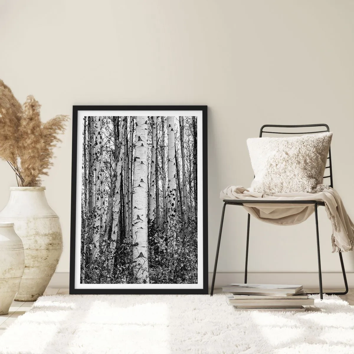 Poster în ramă neagră - Mesteacănii albi și negri formează o pădure simetrică - 50x70cm - Coloane de mesteacăn - Decorațiune modernă pentru perete pentru living și dormitor ARTTOR