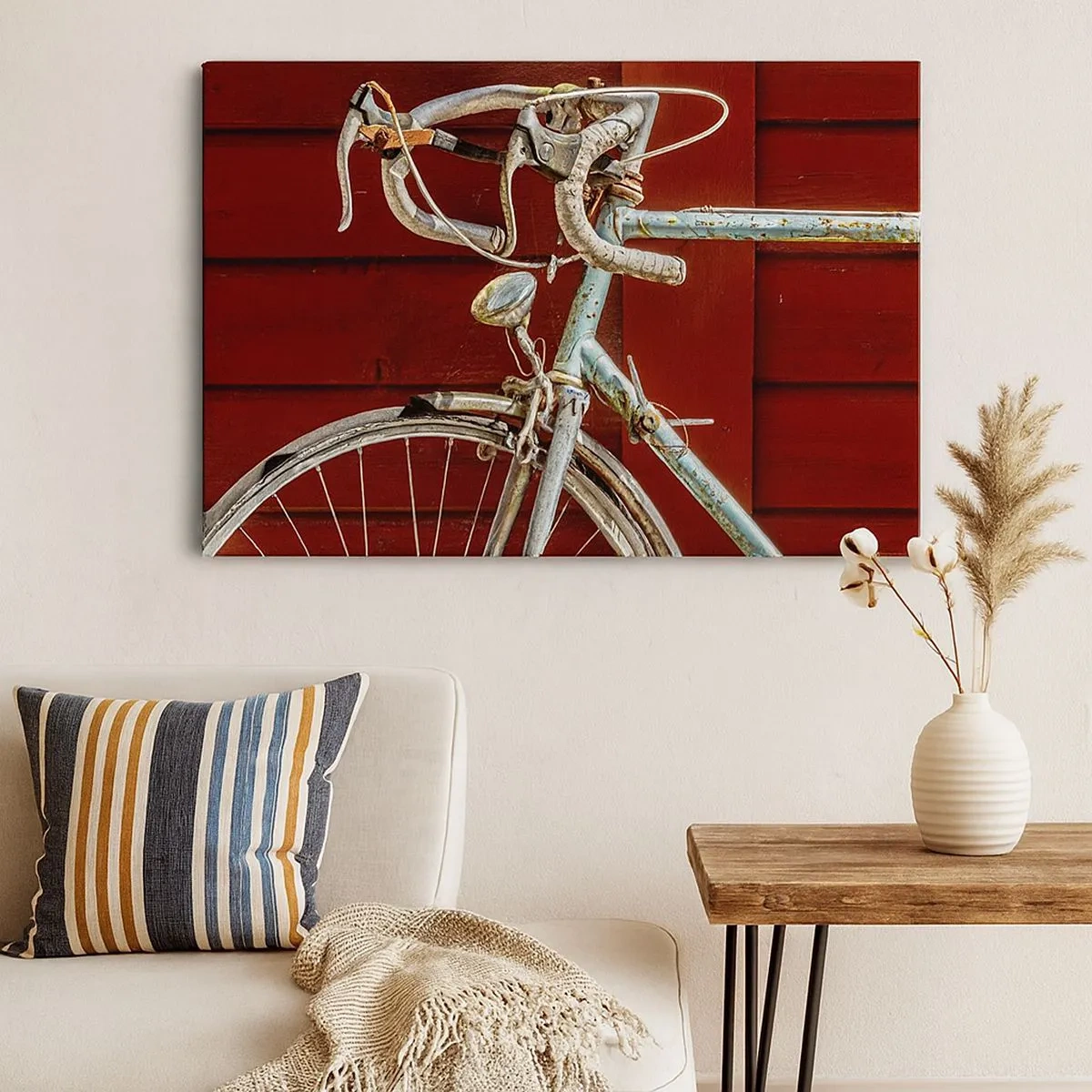 Tablou pe pânză Canvas - O bicicletă vintage pe un perete roșu din lemn - 70x50cm - Creat pentru victorie - Decorațiune modernă pentru perete pentru living și dormitor ARTTOR