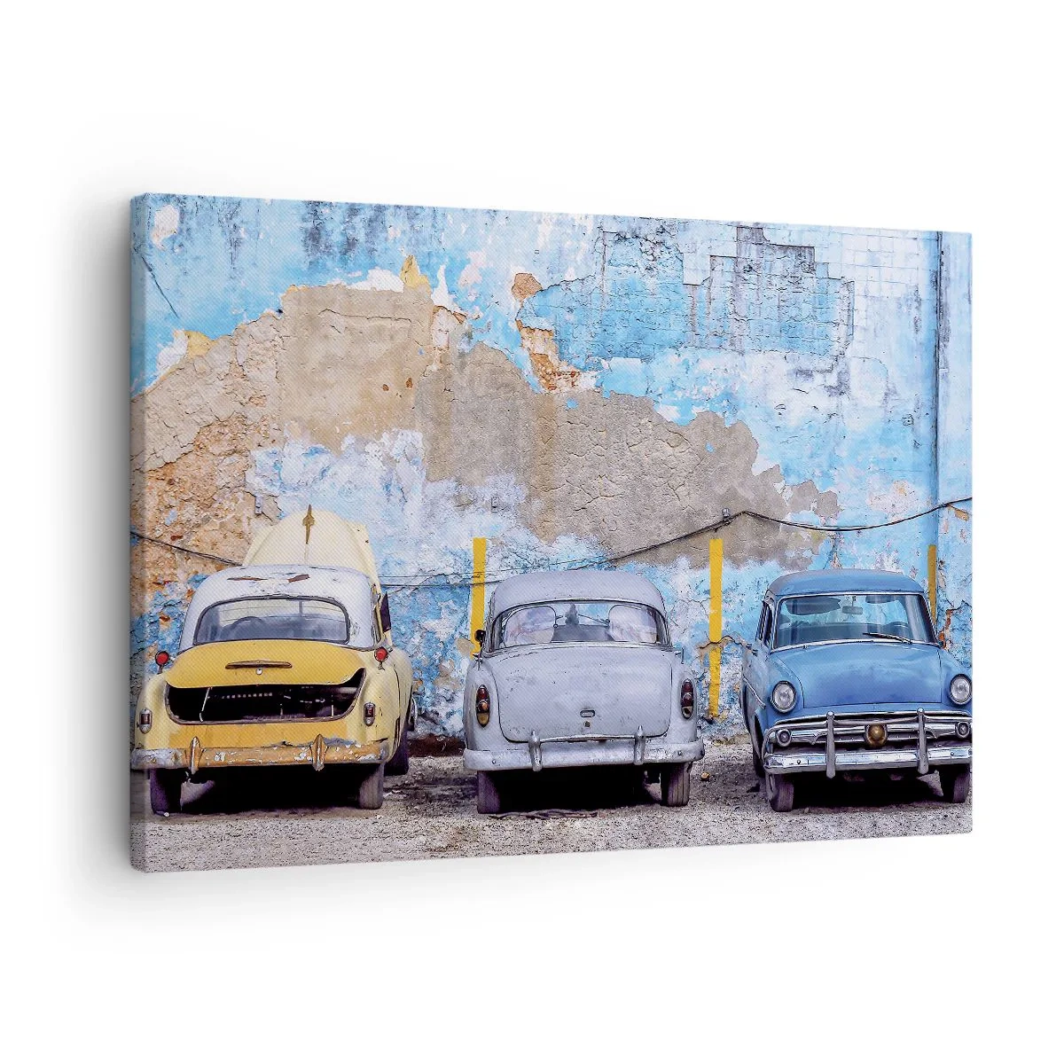 Tablou pe pânză Canvas - Mașini vechi pe fundalul unui zid distrus - 70x50cm - Întâlnirea veteranilor - Decorațiune modernă pentru perete pentru living și dormitor ARTTOR