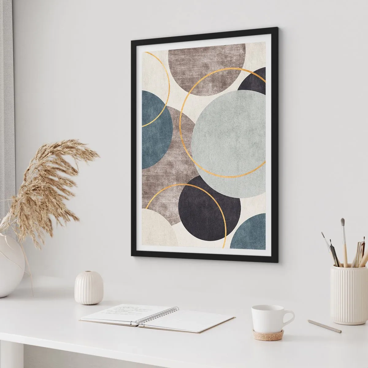 Poster în ramă neagră - Compoziție geometrică abstractă cu cercuri în nuanțe de albastru. - 50x70cm - Roată cu roată - Decorațiune modernă pentru perete pentru living și dormitor ARTTOR
