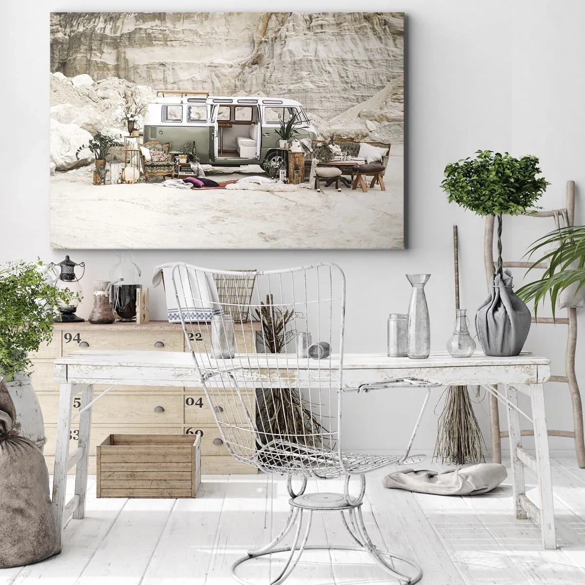Tablou pe pânză Canvas - O rulotă retro cu design boho pe un fundal stâncos. - 70x50cm - Să înceapă călătoria - Decorațiune modernă pentru perete pentru living și dormitor ARTTOR
