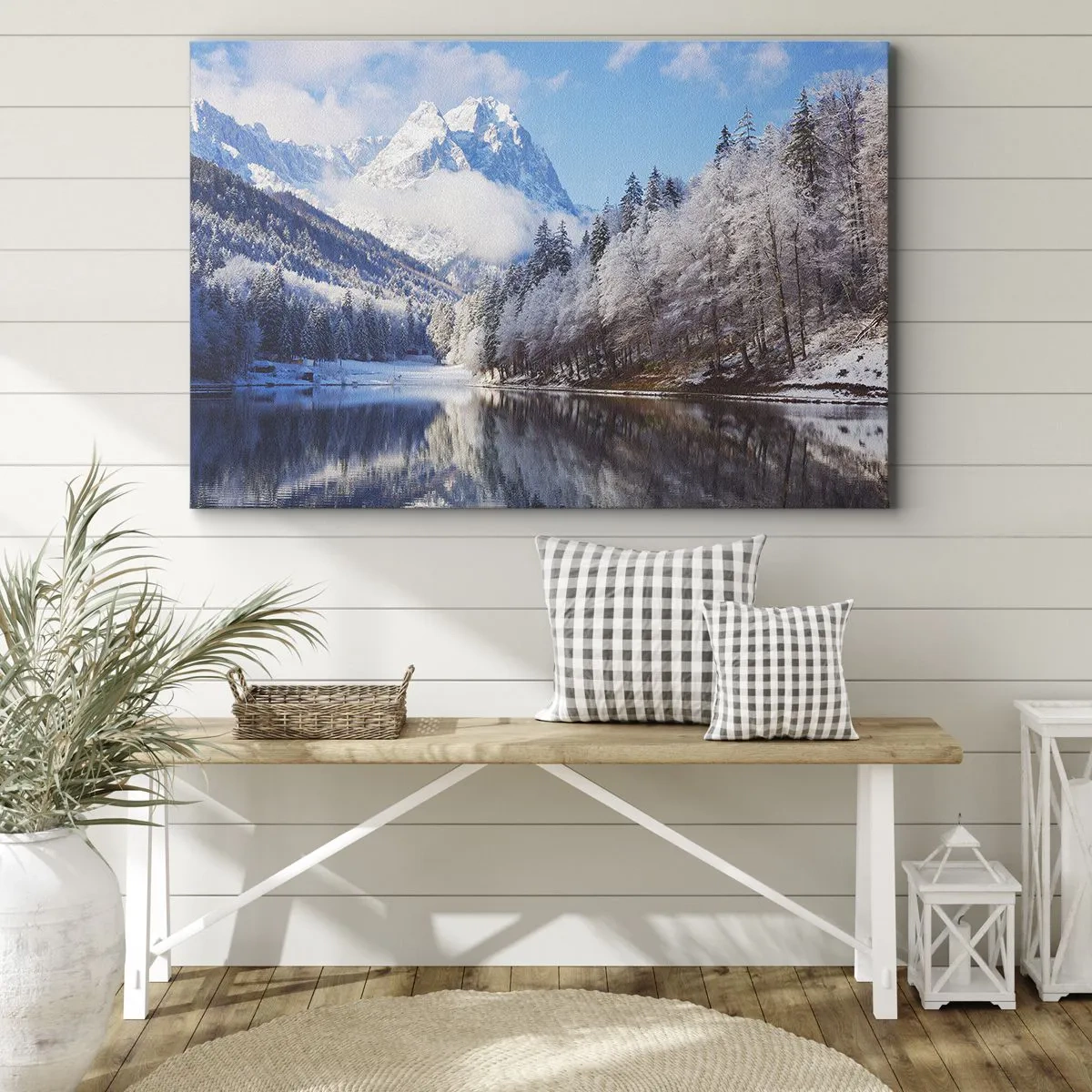 Tablou pe pânză Canvas - Peisaj montan de iarnă cu copaci acoperiți de zăpadă și un lac - 70x50cm - Veghe de zăpadă - Decorațiune modernă pentru perete pentru living și dormitor ARTTOR