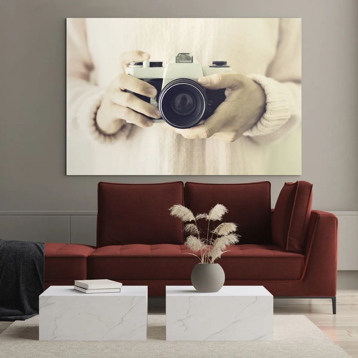 Tablou pe sticlă - O persoană care ține în mână un aparat foto clasic - 70x50cm - Pentru a vedea mai multe... - Decorațiune modernă pentru perete pentru living și dormitor ARTTOR