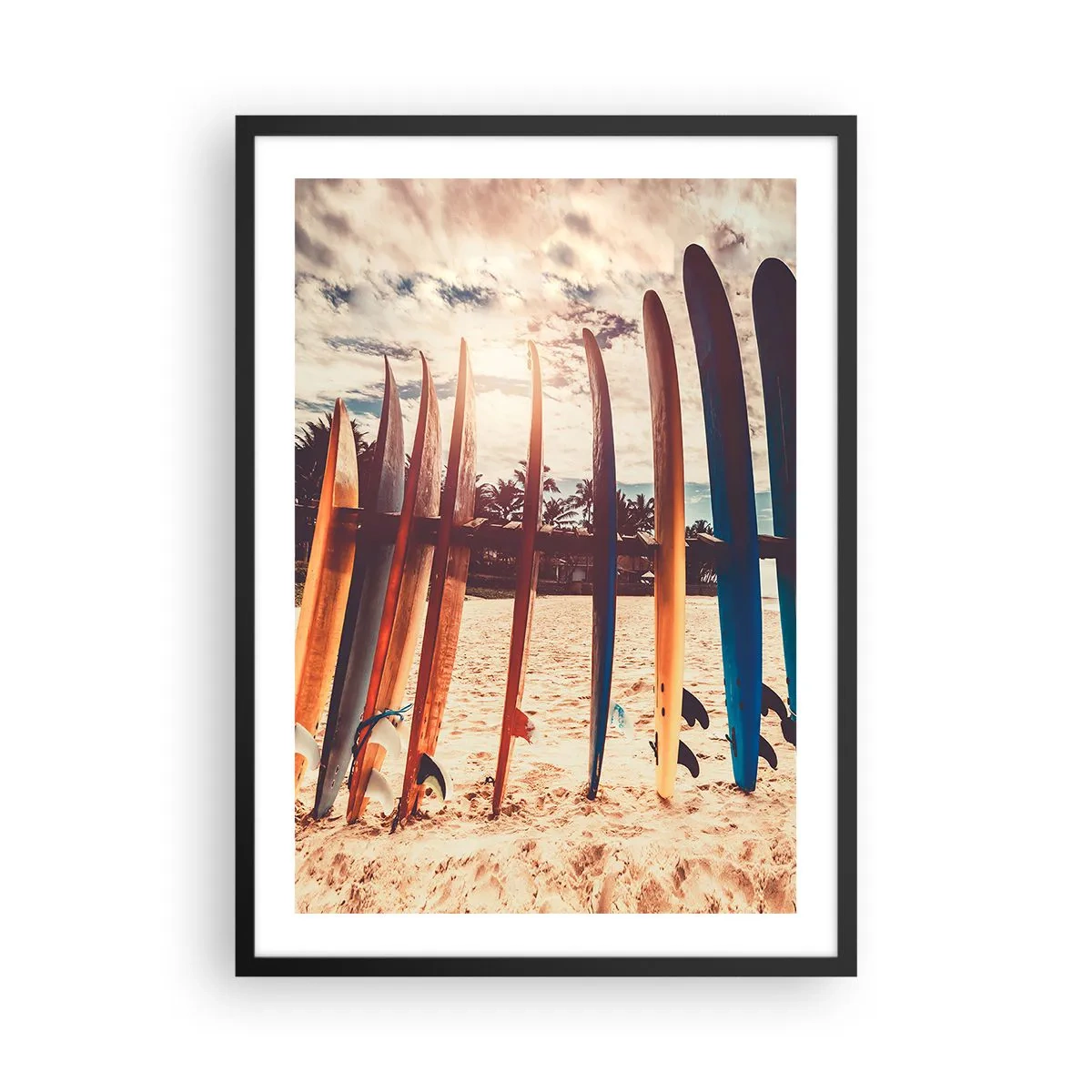 Poster în ramă neagră - Plăci de surf colorate pe fundalul unei plaje și palmieri - 50x70cm - Noapte bună, până mâine - Decorațiune modernă pentru perete pentru living și dormitor ARTTOR