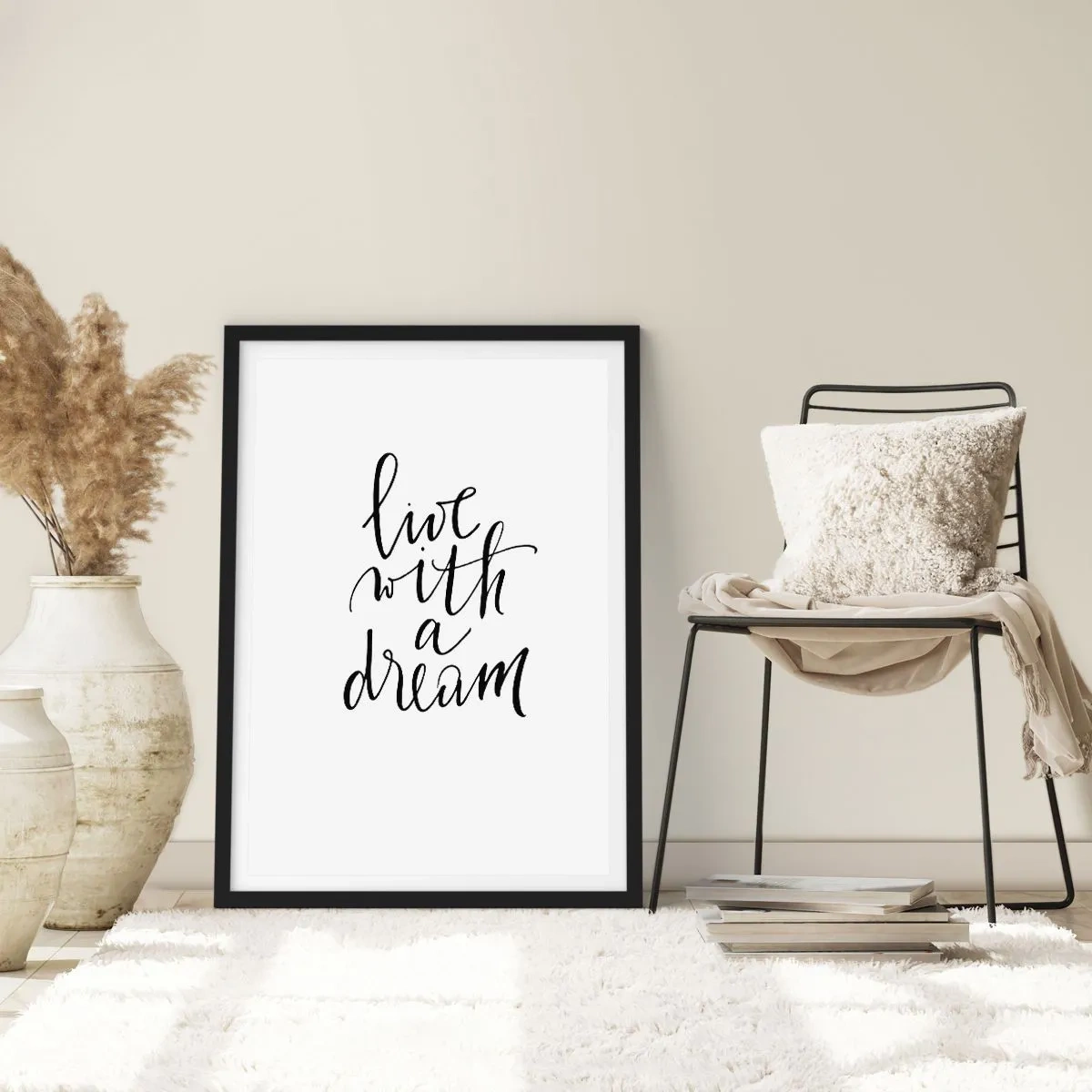 Poster în ramă neagră - Inscripție minimalistă „Trăiește cu un vis” pe fundal alb - 50x70cm - Of course - Decorațiune modernă pentru perete pentru living și dormitor ARTTOR