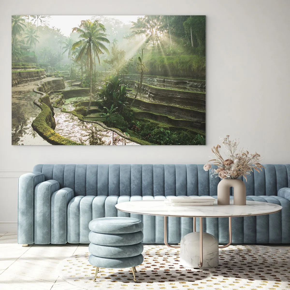 Tablou pe sticlă - Orezării tropicale cu palmieri în ceața dimineții - 70x50cm - Crescând la soare - Decorațiune modernă pentru perete pentru living și dormitor ARTTOR