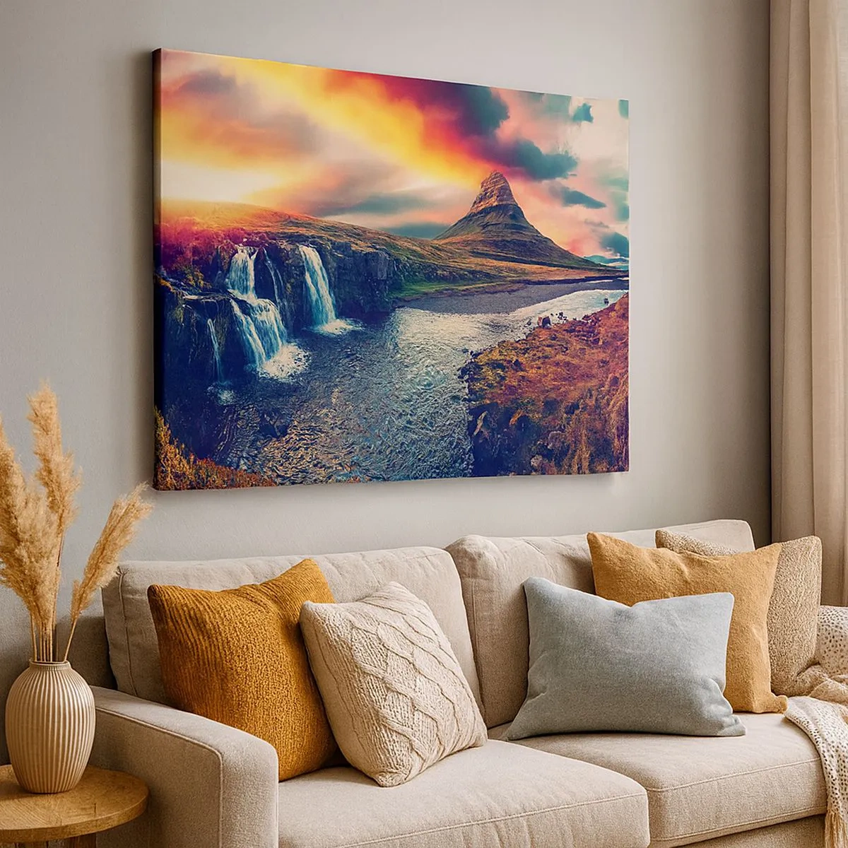 Tablou pe pânză Canvas - Vedere a cascadei și a muntelui în lumina soarelui care apune - 70x50cm - În măreția naturii - Decorațiune modernă pentru perete pentru living și dormitor ARTTOR