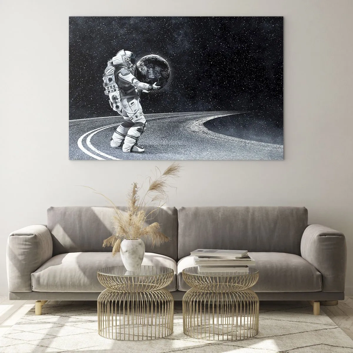 Tablou pe sticlă - Un astronaut care poartă Pământul în drumul său prin univers - 70x50cm - Pe Calea Lactee - Decorațiune modernă pentru perete pentru living și dormitor ARTTOR