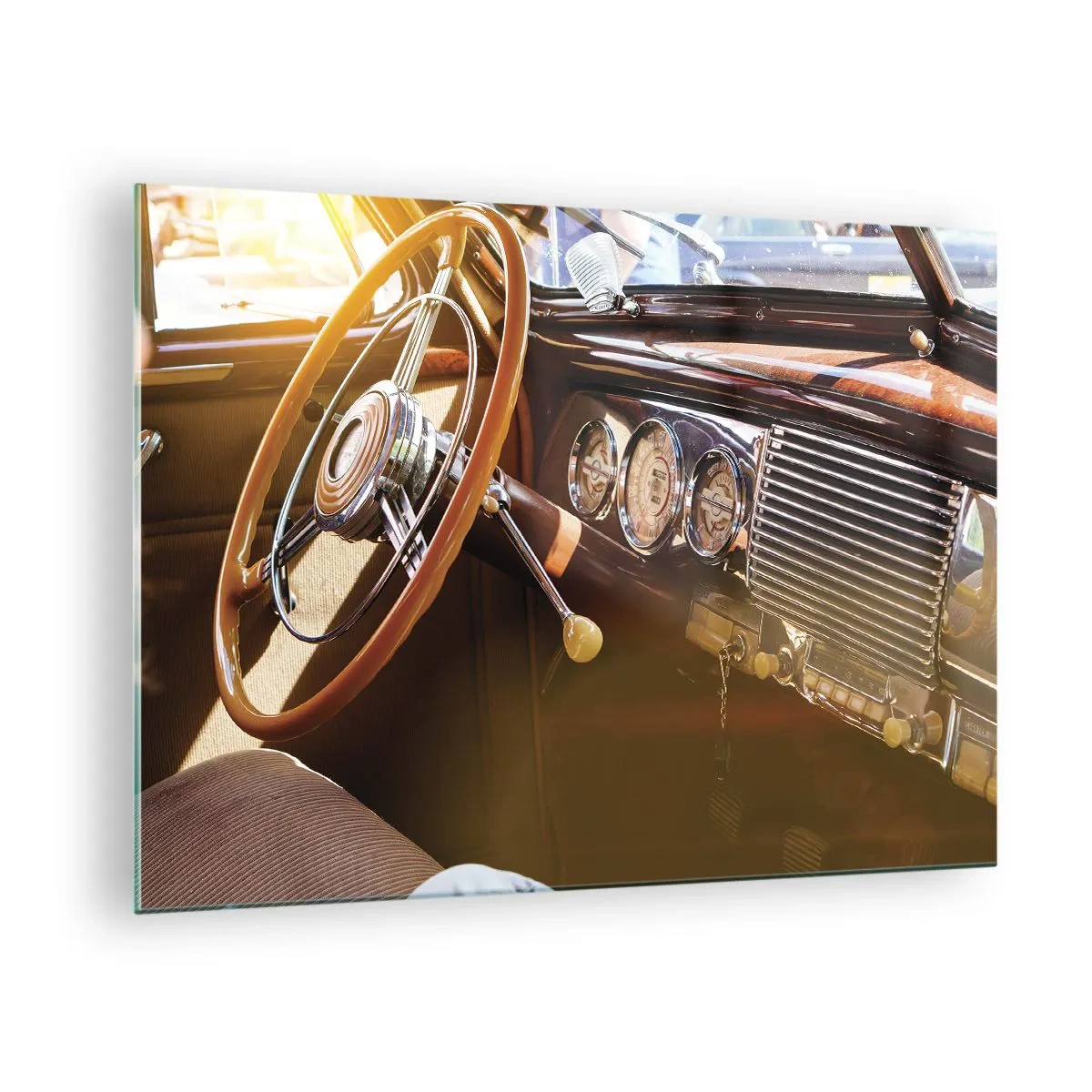 Tablou pe sticlă - Interiorul unei mașini de epocă cu volan din lemn - 70x50cm - O adiere de lux din trecut - Decorațiune modernă pentru perete pentru living și dormitor ARTTOR
