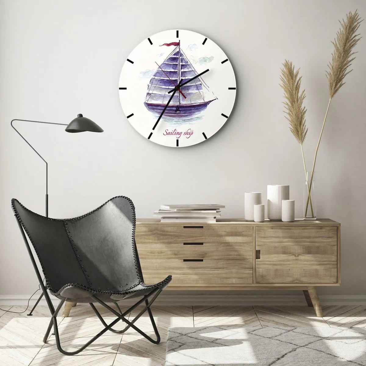 Ceas de perete - Ceas pe sticlă - O barcă cu pânze violetă cu catarg roșu pe o mare calmă - 30x30cm - Pânze pline și apă calmă - Decorațiune modernă pentru perete pentru living, bucătărie și dormitor ARTTOR
