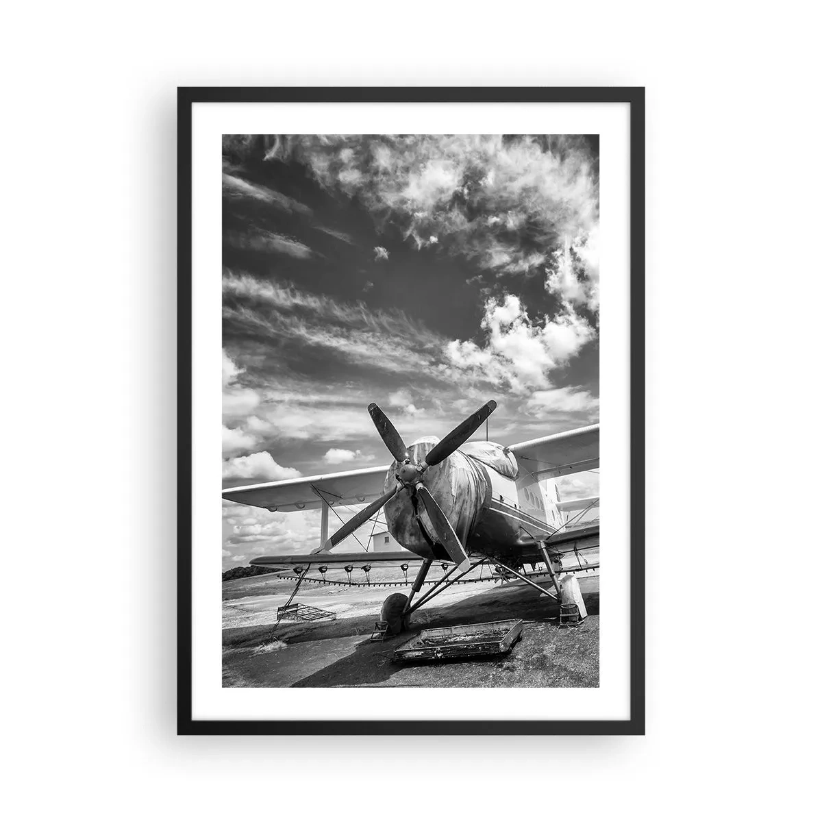 Poster în ramă neagră - Fotografie alb-negru a unui avion retro pe fundalul cerului - 50x70cm - Abia aștept! - Decorațiune modernă pentru perete pentru living și dormitor ARTTOR
