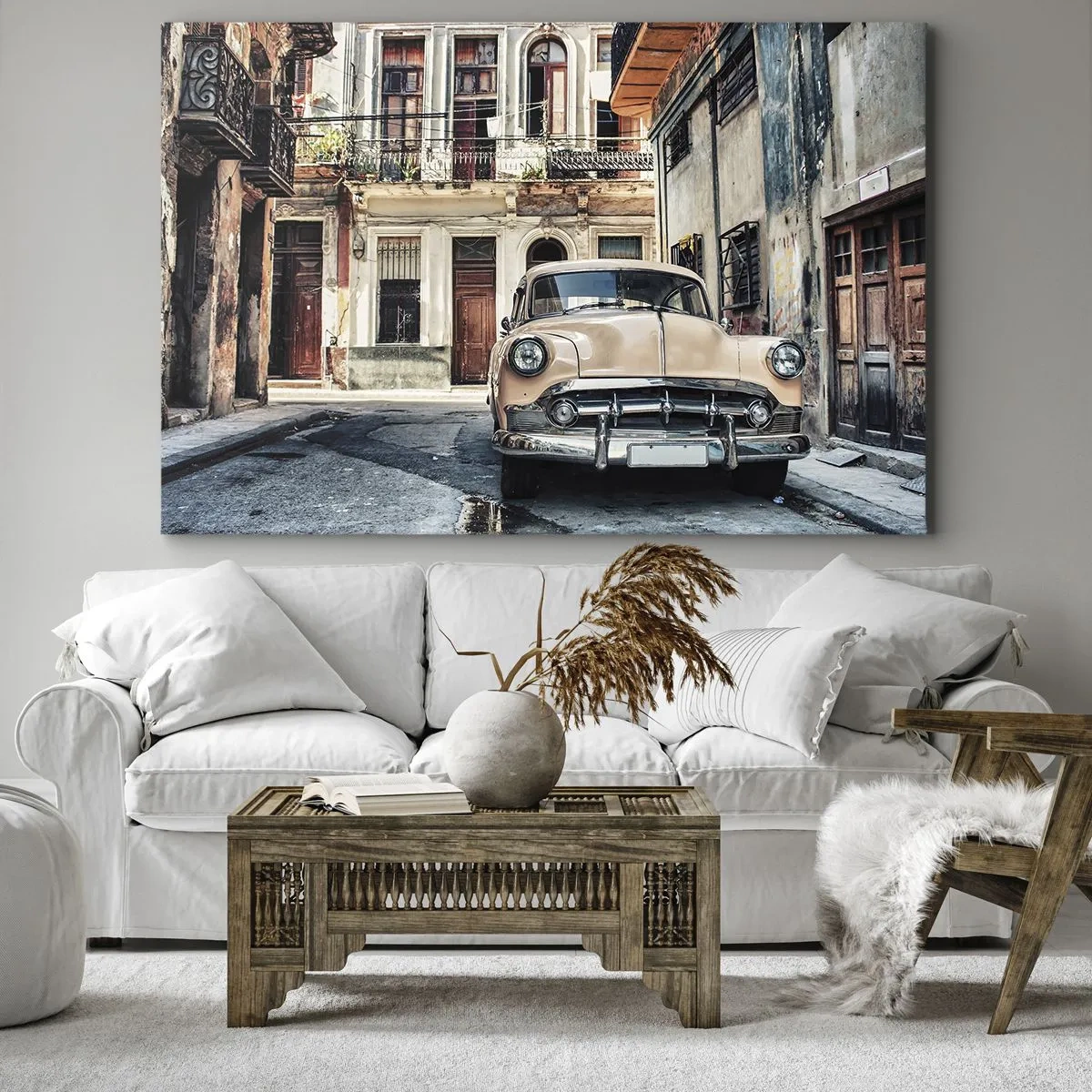 Tablou pe pânză Canvas - O mașină clasică pe fundalul arhitecturii urbane - 70x50cm - O siestă în Havana - Decorațiune modernă pentru perete pentru living și dormitor ARTTOR