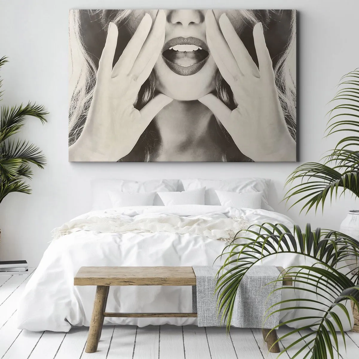 Tablou pe pânză Canvas - Portret alb-negru al unei femei cu buze și mâini expresive - 70x50cm - Vin imediat! - Decorațiune modernă pentru perete pentru living și dormitor ARTTOR