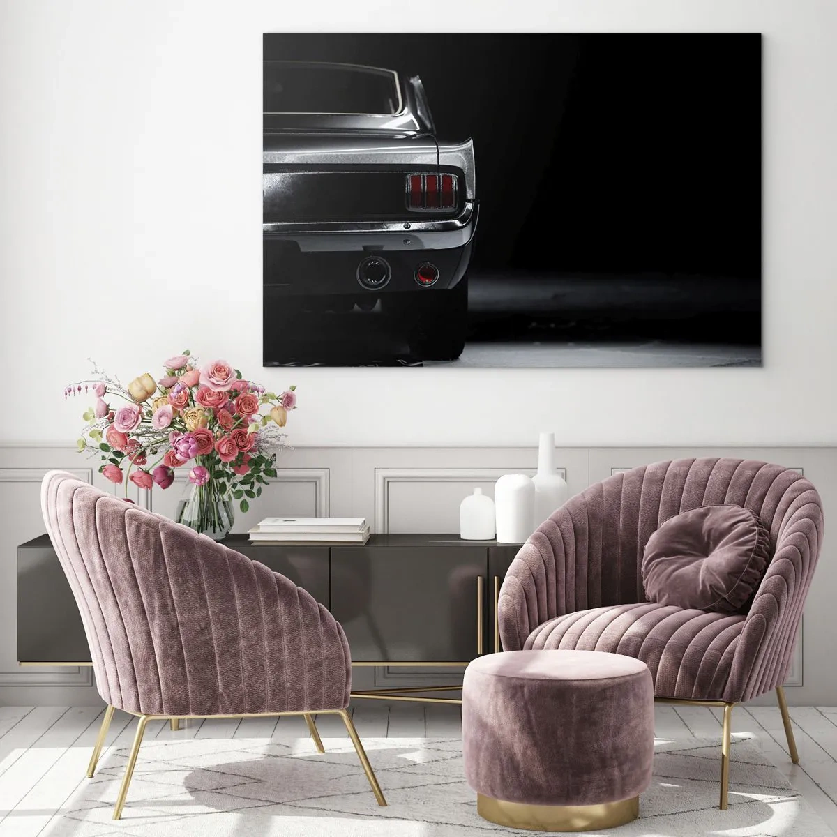 Tablou pe sticlă - Partea din spate a unei mașini clasice într-un interior întunecat și elegant - 70x50cm - Farmecul clasicului - Decorațiune modernă pentru perete pentru living și dormitor ARTTOR
