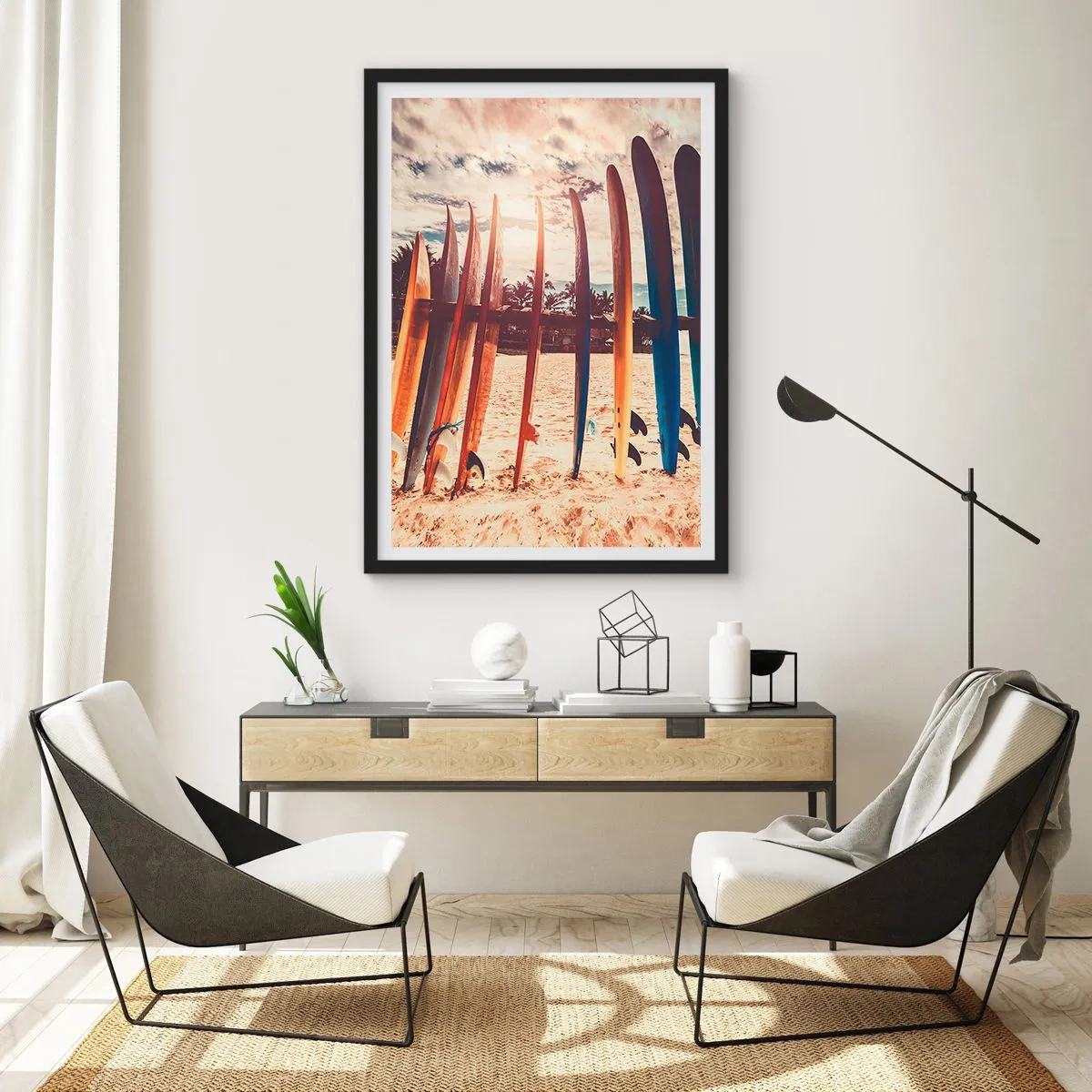 Poster în ramă neagră - Plăci de surf colorate pe fundalul unei plaje și palmieri - 50x70cm - Noapte bună, până mâine - Decorațiune modernă pentru perete pentru living și dormitor ARTTOR