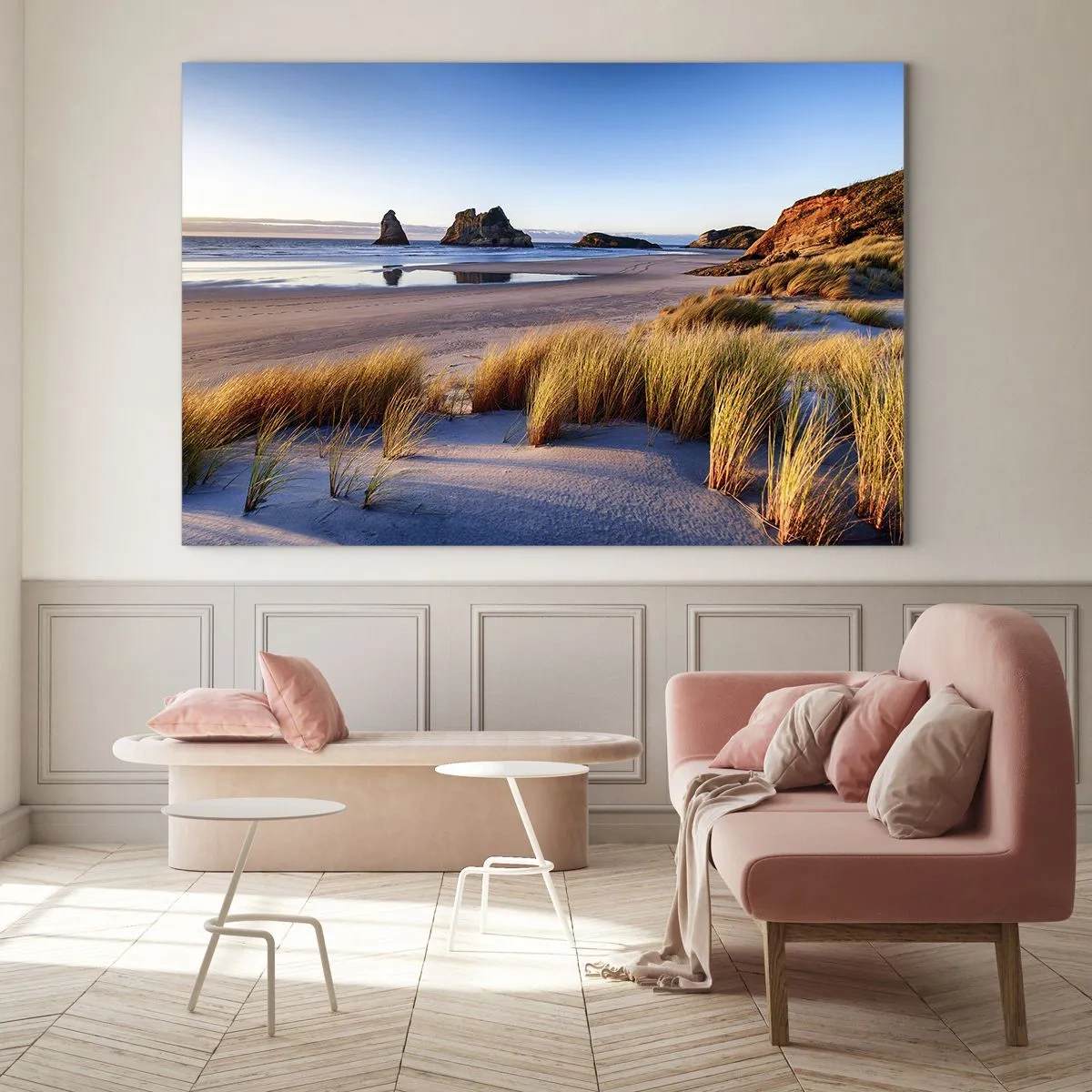 Tablou pe sticlă - O plajă în zori cu iarbă și pietre în fundal și o mare calmă - 70x50cm - Pentru cei care caută pacea - Decorațiune modernă pentru perete pentru living și dormitor ARTTOR
