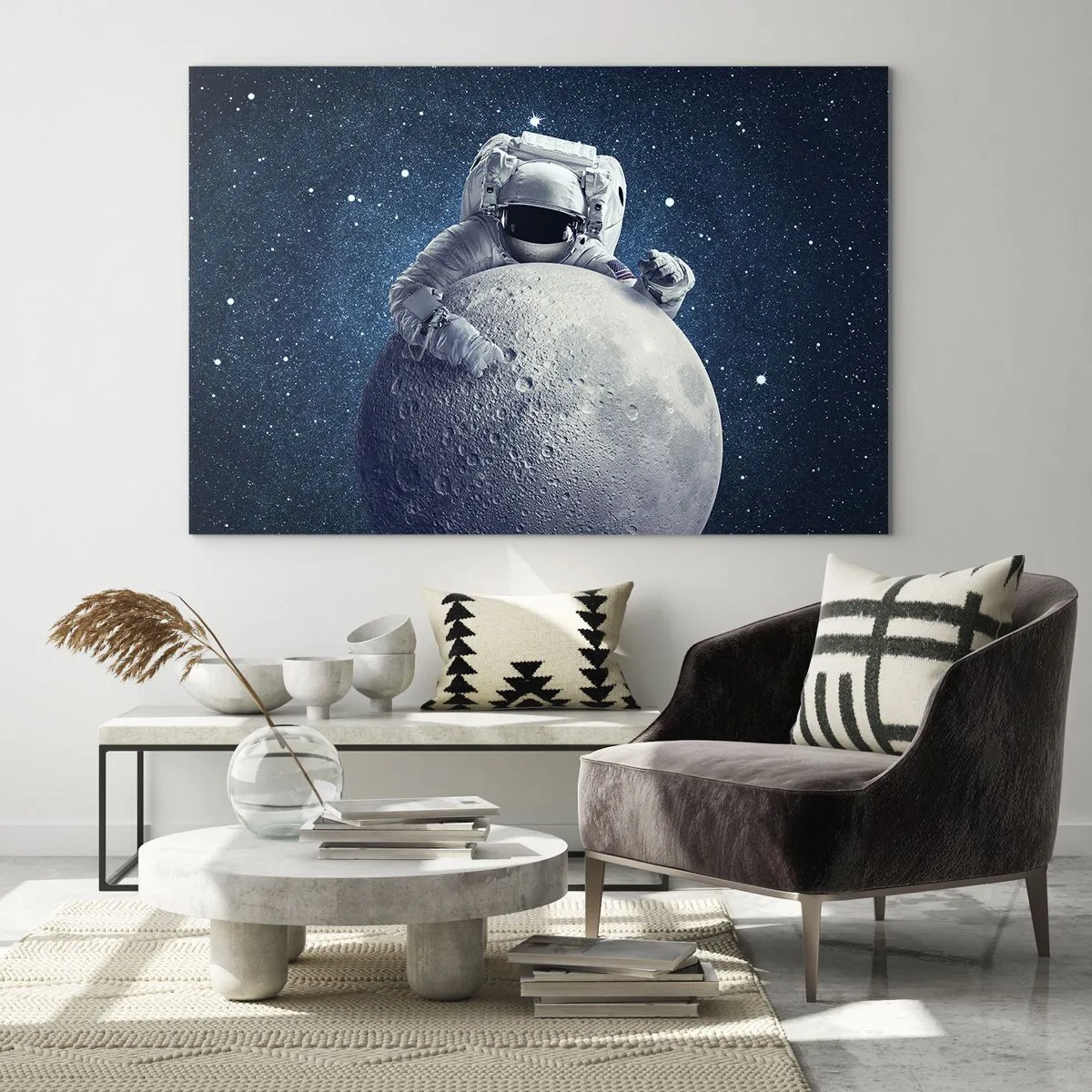 Tablou pe sticlă - Astronautul îmbrățișează luna pe un cer înstelat - 70x50cm - Glumeț spațial - Decorațiune modernă pentru perete pentru living și dormitor ARTTOR