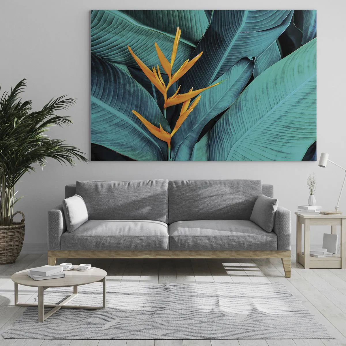 Tablou pe sticlă - O floare exotică pe un fundal de frunze mari și verzi. - 70x50cm - Floarea Edenului - Decorațiune modernă pentru perete pentru living și dormitor ARTTOR