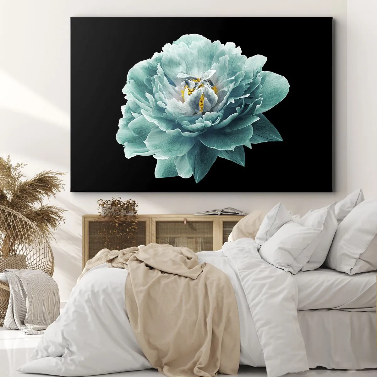 Tablou pe pânză Canvas - floare de bujor turcoaz pe fundal negru - 70x50cm - Petale albastre și aurii - Decorațiune modernă pentru perete pentru living și dormitor ARTTOR