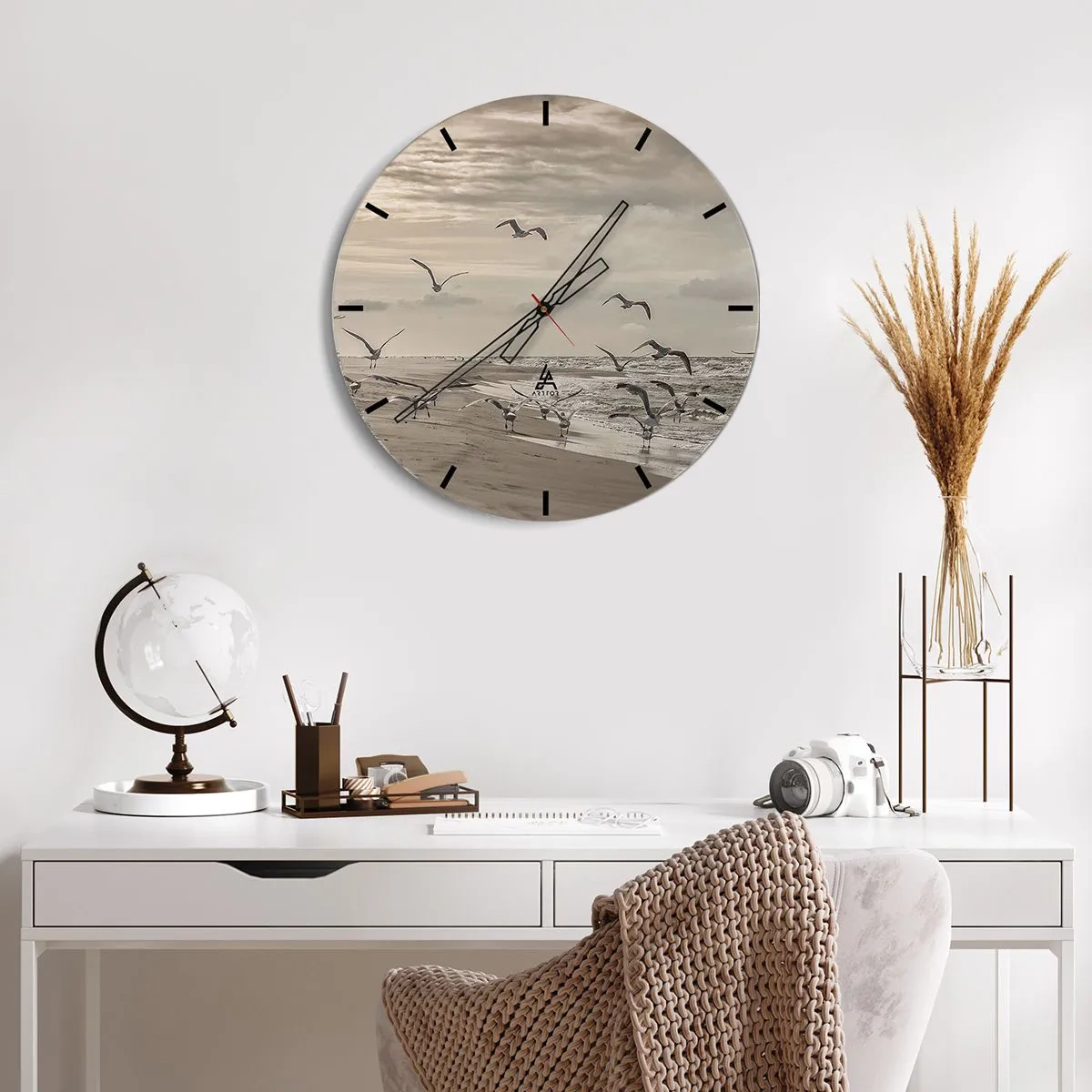 Ceas de perete - Ceas pe sticlă - Pescaruși plutind deasupra țărmului dimineața - 30x30cm - Marea zumzăie, păsările cântă - Decorațiune modernă pentru perete pentru living, bucătărie și dormitor ARTTOR