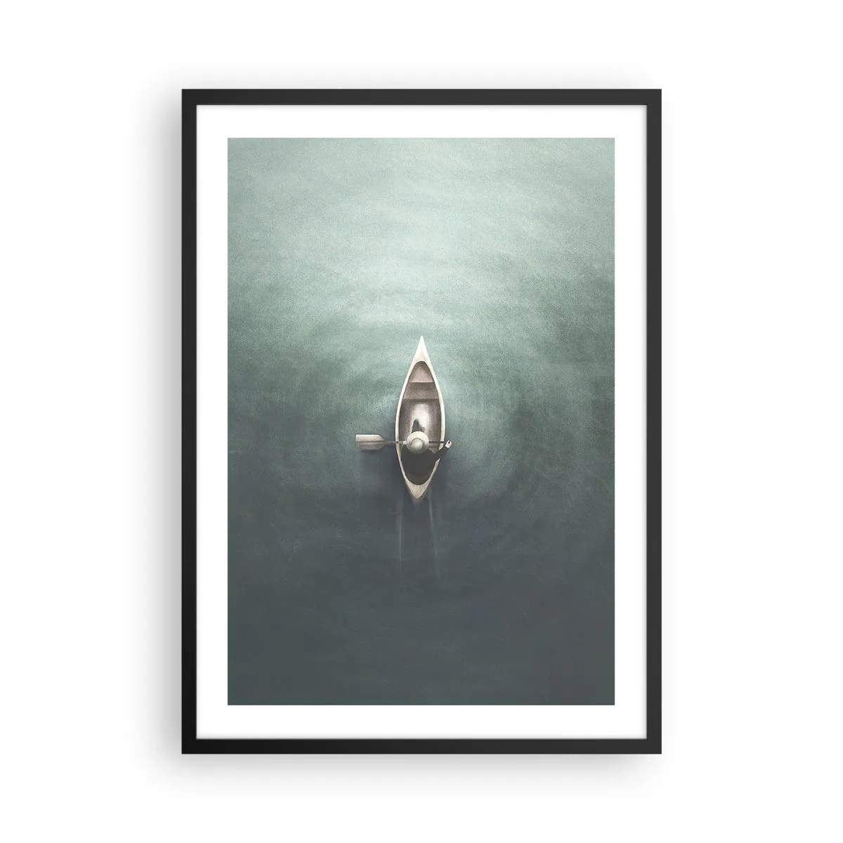 Poster în ramă neagră - O vedere de sus a unei bărci plutind pe ape calme - 50x70cm - Peste lacul luminat de lună - Decorațiune modernă pentru perete pentru living și dormitor ARTTOR