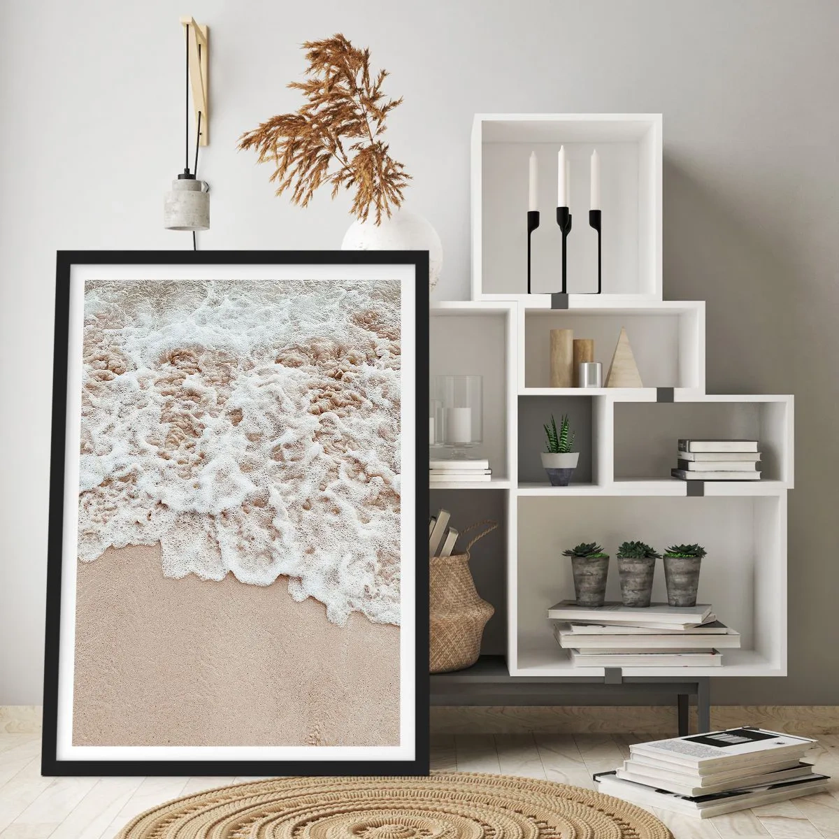 Poster în ramă neagră - Valuri line care se izbesc de nisipul plajei - 50x70cm - Mă întorc imediat - Decorațiune modernă pentru perete pentru living și dormitor ARTTOR