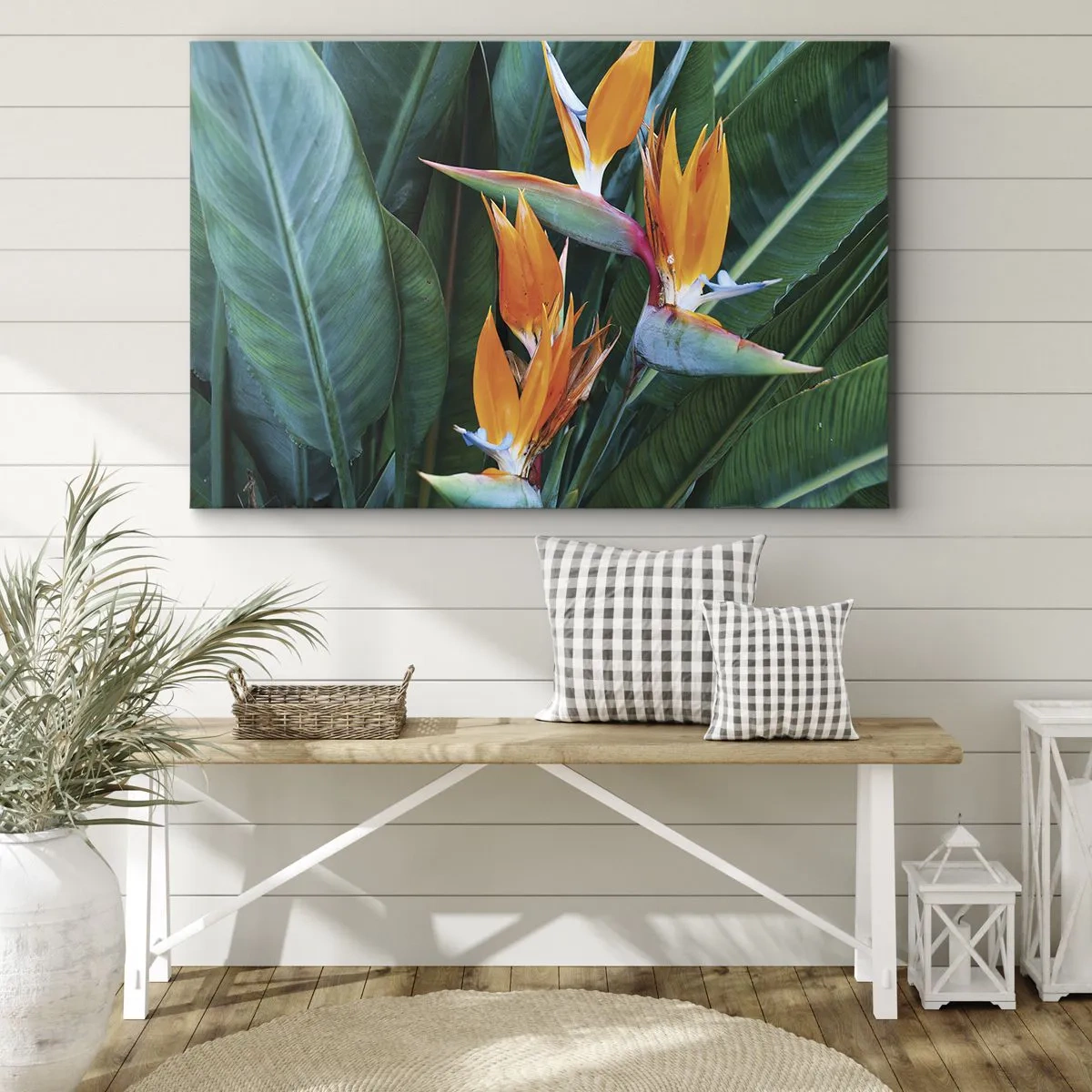Tablou pe pânză Canvas - Flori exotice de strelitzia înconjurate de frunze verzi - 70x50cm - Este o floare sau o pasăre? - Decorațiune modernă pentru perete pentru living și dormitor ARTTOR