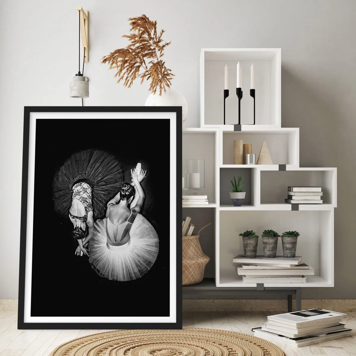 Poster în ramă neagră - Balerine într-o fotografie alb-negru văzută de sus - 50x70cm - Yin și yang - echilibrul perfect - Decorațiune modernă pentru perete pentru living și dormitor ARTTOR