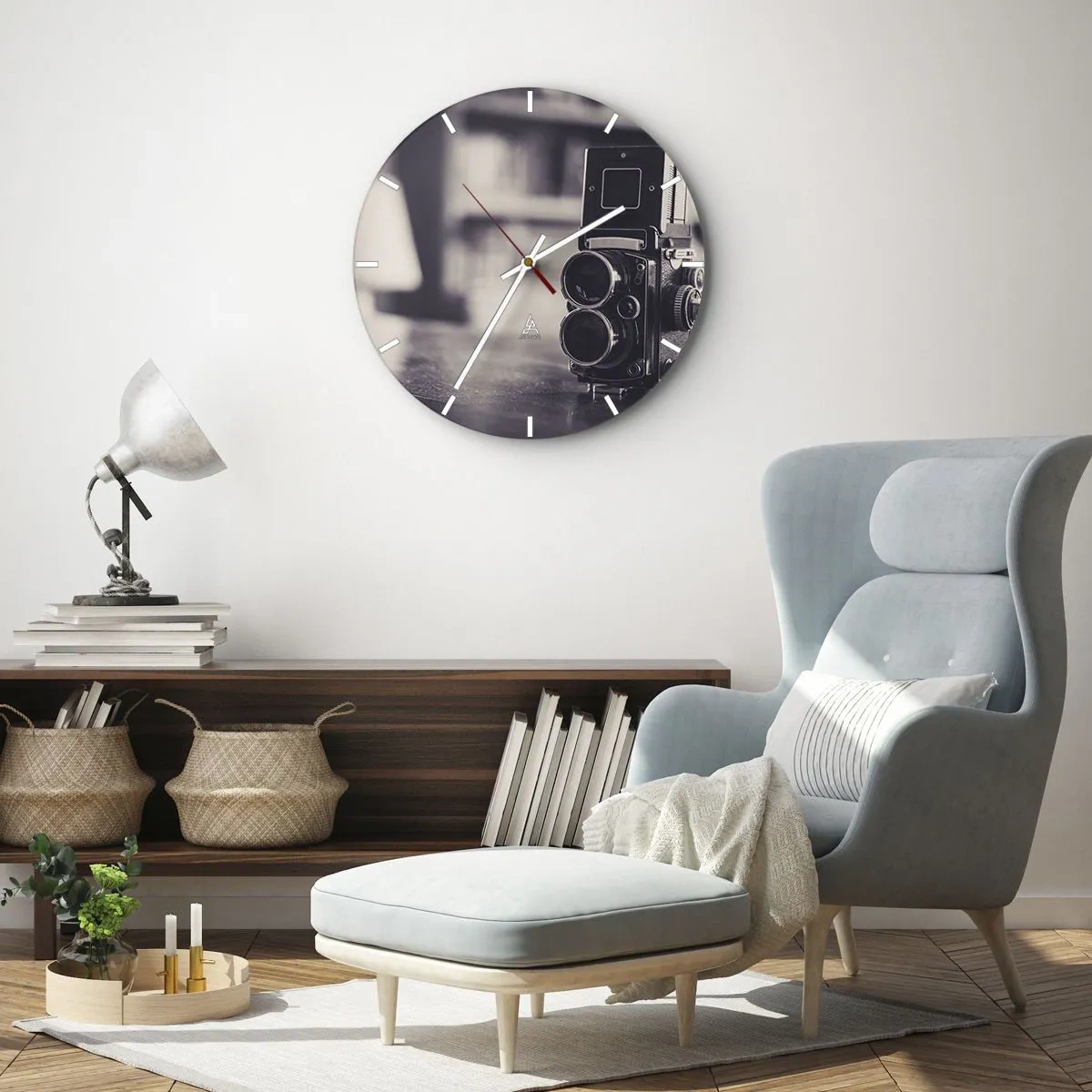 Ceas de perete - Ceas pe sticlă - Aparat foto vechi pe o masă în sepia - 30x30cm - Magia fotografiei vechi - Decorațiune modernă pentru perete pentru living, bucătărie și dormitor ARTTOR