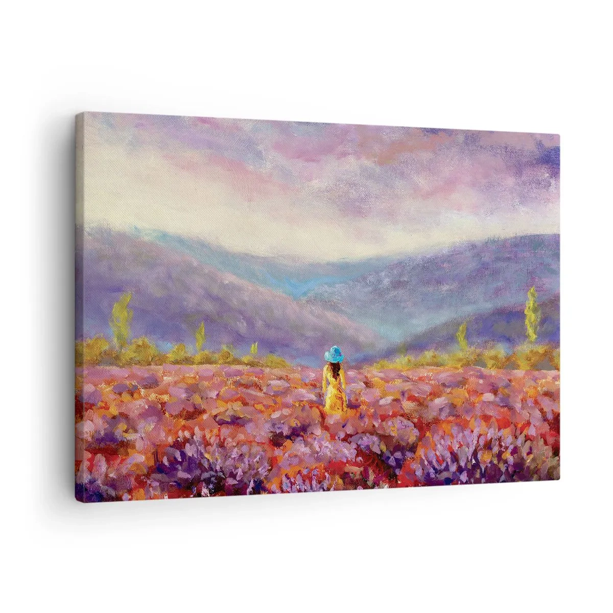 Tablou pe pânză Canvas - O femeie purtând o pălărie se plimbă printr-un câmp de lavandă. - 70x50cm - Într-o lume de lavandă - Decorațiune modernă pentru perete pentru living și dormitor ARTTOR