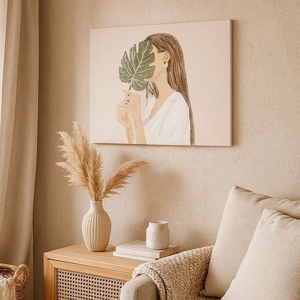 Tablou pe pânză Canvas - Portretul unei femei cu o frunză de monstera pe un fundal bej - 70x50cm - Portret misterios cu un evantai - Decorațiune modernă pentru perete pentru living și dormitor ARTTOR