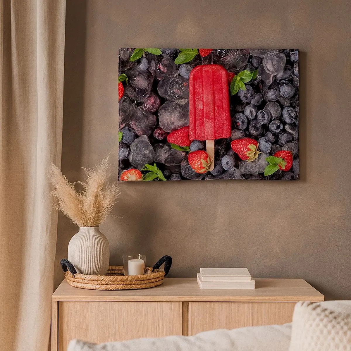 Tablou pe pânză Canvas - Înghețată roșie înconjurată de fructe și gheață - 70x50cm - Umbra unei veri fierbinți - Decorațiune modernă pentru perete pentru living și dormitor ARTTOR