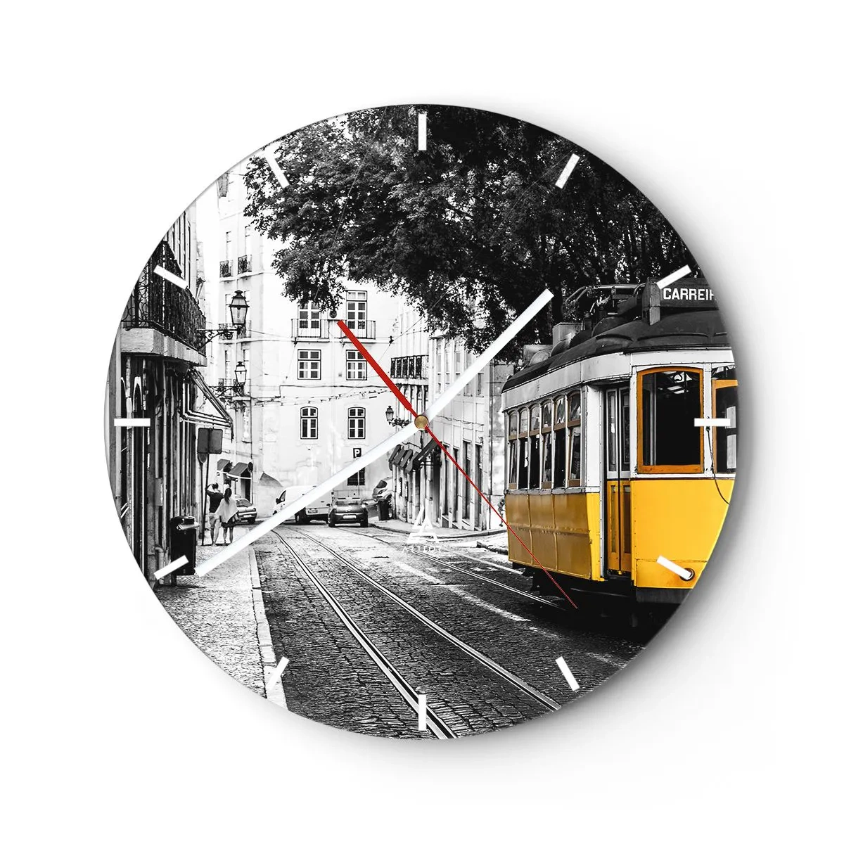 Ceas de perete - Ceas pe sticlă - Un tramvai galben pe o stradă alb-neagră dintr-un cartier istoric - 30x30cm - Sună fado în fundal - Decorațiune modernă pentru perete pentru living, bucătărie și dormitor ARTTOR